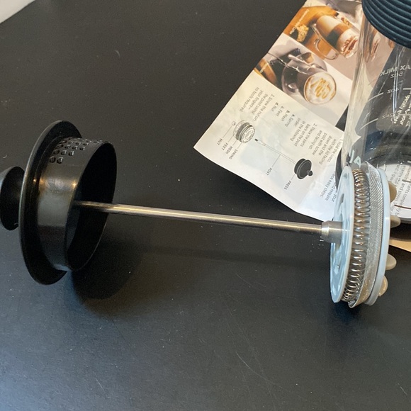 Ninja Coffee Bar easy Frother transform any type of milk to frothy foam - Picture 6 of 8